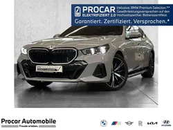 Grau Gebraucht 2024 BMW 550e M Sport Limousine | 76.790 € (Etwas zu teuer)