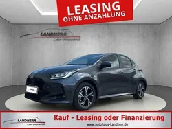 Grau Neu 2025 Toyota Yaris Hybrid Trend Limousine | 24.995 €