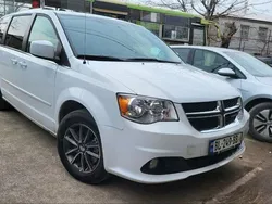 Weiß Gebraucht 2017 Dodge Grand Caravan Van / Kleinbus | 7.800 €