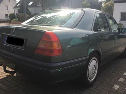 Grün Gebraucht 1995 Mercedes C180 Limousine | 950 €