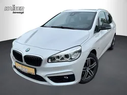 Weiß Gebraucht 2017 BMW 218 Active Tourer Sport Line Van / Kleinbus | 13.490 € (Fairer Preis)