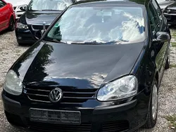 Schwarz Gebraucht 2004 VW Golf V Kleinwagen | 2.499 € (Fairer Preis)