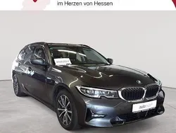 Mineralgrau metallic Gebraucht 2020 BMW 330 Sport Line Kombi | 22.690 € (Guter Preis)