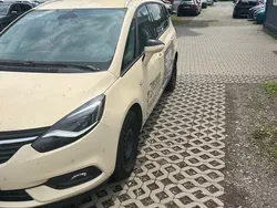 Gelb Gebraucht 2017 Opel Zafira Active Van / Kleinbus | 3.200 € (Fairer Preis)