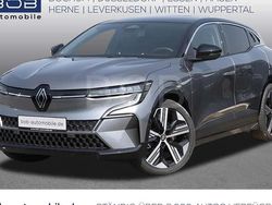 Arktiksweiß, dach dolomitgrau Gebraucht 2024 Renault Mégane Iconic Limousine | 34.888 € (Fairer Preis)