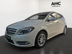 Zirrusweiß Gebraucht 2014 Mercedes B180 Van / Kleinbus | 10.890 € (Etwas zu teuer)