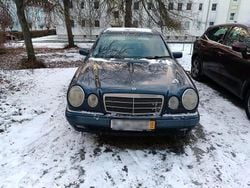Blau Gebraucht 1998 Mercedes E240 Elegance Limousine | 1.999 € (Superpreis)