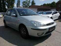 Grün Gebraucht 2004 Ford Focus Ghia Limousine | 499 € (Superpreis)