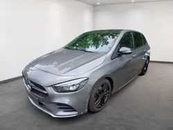Mountaingrau met. Gebraucht 2019 Mercedes B200 AMG line Van / Kleinbus | 25.990 € (Etwas zu teuer)
