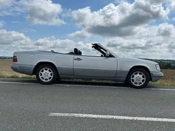 Silber Gebraucht 1993 Mercedes E300 Cabrio | 24.400 €