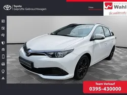 Schneeweiß Gebraucht 2015 Toyota Auris Basis | 11.900 € (Etwas zu teuer)