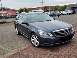 Grau Gebraucht 2010 Mercedes 300 Kombi | 7.000 €
