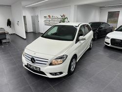 Weiß Gebraucht 2014 Mercedes B180 Van / Kleinbus | 8.900 € (Guter Preis)
