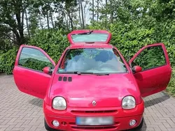 Rot Gebraucht 2003 Renault Twingo Kleinwagen | 890 €