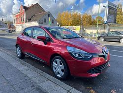 Rot Gebraucht 2015 Renault Clio IV Dynamique Limousine | 3.999 € (Fairer Preis)