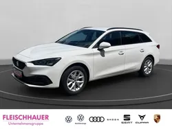 Weiss Gebraucht 2024 Seat Leon Style Kombi | 21.590 € (Guter Preis)