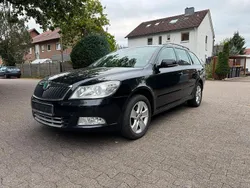 Schwarz Gebraucht 2009 Skoda Octavia Kombi | 3.999 € (Fairer Preis)