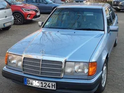 Blau Gebraucht 1992 Mercedes E300 Limousine | 15.750 €