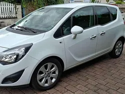 Schneeweiss Gebraucht 2012 Opel Meriva Innovation Van / Kleinbus | 6.799 € (Superpreis)
