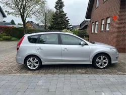 Grau Gebraucht 2012 Hyundai i30 Kombi | 2.350 €