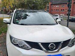 Weiß Gebraucht 2015 Nissan Qashqai 360º SUV | 11.000 € (Etwas zu teuer)