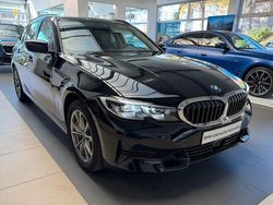 Schwarz Gebraucht 2022 BMW 330e Sport Line Kombi | 26.900 € (Guter Preis)