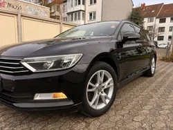 Schwarz Gebraucht 2015 VW Passat Comfortline Kombi | 7.699 €
