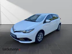 Weiss Gebraucht 2018 Toyota Auris Cool Limousine | 13.990 € (Etwas zu teuer)