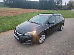 Schwarz Gebraucht 2014 Opel Astra Kombi | 2.350 € (Superpreis)