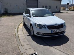 Weiß Gebraucht 2014 Skoda Superb Limousine | 16.250 € (Teuer)