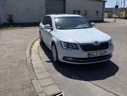Weiß Gebraucht 2014 Skoda Superb Limousine | 17.935 € (Teuer)