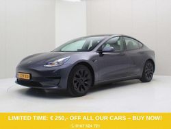 Grau Gebraucht 2021 Tesla Model 3 Standard Range Limousine | 21.400 € (Guter Preis)
