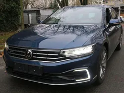 Aquamarinblau metallic Gebraucht 2022 VW Passat GTE Kombi | 25.999 € (Guter Preis)
