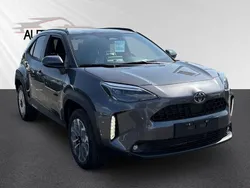 Silber Neu 2024 Toyota Yaris Cross Team SUV | 28.440 €