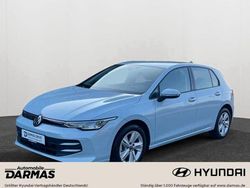 Blau Gebraucht 2024 VW Golf VIII Life Limousine | 21.990 € (Guter Preis)