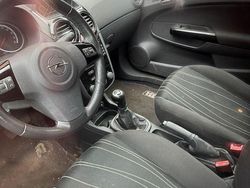 Schwarz Gebraucht 2010 Opel Corsa Edition Limousine | 2.000 € (Guter Preis)