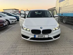 Weiß Gebraucht 2015 BMW 218 Active Tourer Basis Van / Kleinbus | 9.999 € (Fairer Preis)