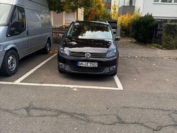 Schwarz Gebraucht 2011 VW Touran Highline Van / Kleinbus | 7.490 € (Fairer Preis)