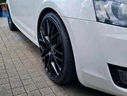 Weiß Gebraucht 2013 Skoda Octavia Kombi | 8.700 € (Fairer Preis)