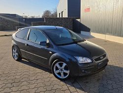 Grün Gebraucht 2006 Ford Focus Sport Coupé | 1.250 € (Guter Preis)