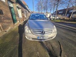 Grau Gebraucht 2006 Mercedes R320 Van / Kleinbus | 3.999 € (Fairer Preis)