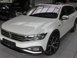 Weiß Gebraucht 2022 VW Passat Alltrack Kombi | 34.990 € (Fairer Preis)