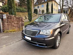 Braun Gebraucht 2015 Chrysler Town & Country Van / Kleinbus | 15.900 €