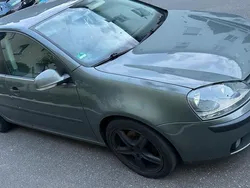 Grau Gebraucht 2004 VW Golf V Limousine | 2.850 €