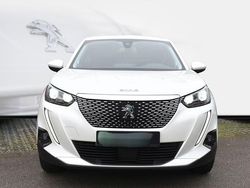 Weiß metallic Gebraucht 2020 Peugeot e-2008 Active SUV | 17.970 € (Teuer)