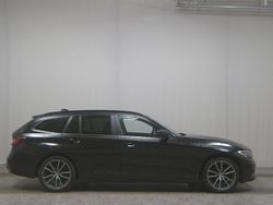 Schwarz Gebraucht 2022 BMW 318 Kombi | 21.980 € (Guter Preis)