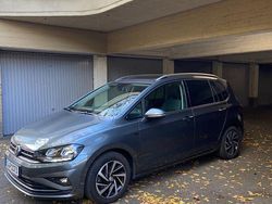 Grau Gebraucht 2018 VW Golf Sportsvan Join Van / Kleinbus | 16.950 € (Etwas zu teuer)