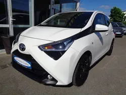 Weiß Gebraucht 2021 Toyota Aygo X-play Kleinwagen | 10.900 € (Fairer Preis)