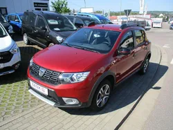Rot Gebraucht 2019 Dacia Sandero Anniversary Kleinwagen | 11.490 € (Etwas zu teuer)