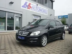 Schwarz Gebraucht 2009 Mercedes B200 Van / Kleinbus | 10.990 € (Teuer)
